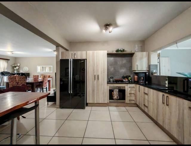 3 BEDROOM TOWNHOUSE FOR SALE IN THREE RIVERS PROPER